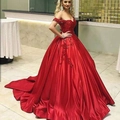 Elegante abito da sposa rosso con spalle scoperte, pizzo, paillettes e strascico - US size 2 (S) / Rosso