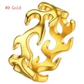 Detailweergave van de goudkleurige roestvrijstalen ring maat 9 met vlampatroon - Maat 9 / Goud