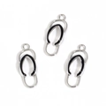 Vue détaillée de trois breloques tongs en alliage argenté avec émail noir brillant - 9*24mm / Noir