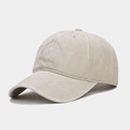 Detalle macro de gorra de béisbol de algodón lavado beige con bordado de sol vintage - Ajustable / Beige Con Bordado Blanco