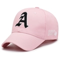 Berretto da baseball rosa con lettera A ricamata in 3D nera e scritta laterale - Regolabile / Rosa