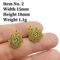Makro-Detail von antikgoldenem Om Mani Padme Hum Oktogon-Anhänger mit 15mm Breite - 2# Bagua Sanskrit