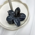 Pinza per capelli a fiore grigio scuro in acrilico lucido per acconciature eleganti - 8cm / Sfumatura Nera