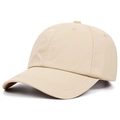 Vista detallada de la gorra beige mostrando las costuras de la visera y la textura de tela - Ajustable / Caqui