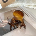 Handmade amber tortoiseshell spring hair clip in high-gloss resin for ponytails - Octopus Claw: Caramel