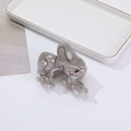Detalle de la pinza para el cabello de elefante en acetato gris sobre fondo blanco - Elefante de Dibujos Animados
