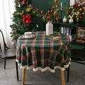 Nappe ronde de Noël à carreaux avec pompons dans un décor de chambre festif élégant - 140*220cm / Carreaux Verts Avec Glands Blancs