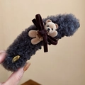 Pince à cheveux en peluche grise avec petit ours et nœud en velours pour l'automne-hiver - gris foncé