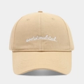 Casquette de baseball beige minimaliste avec broderie blanche 'overstimulated.' - Réglable / Kaki