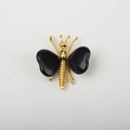 Schmetterlings-Ornament aus blauem Sandstein mit goldenen Herz-Flügeln - Obsidian