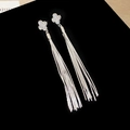 Boucles d'oreilles à franges argentées avec trèfle étincelant et accents de cristal - Style de Gland Trèfle (92#)