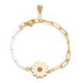 Detail van bohemien madeliefjesarmband met witte emaille bloemblaadjes en gouden ketting - Wit