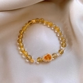 Elegante bracciale in citrino con ciondolo a zucca dorata su tessuto di seta champagne - Stile 51 (Hulu) / Oro/Giallo