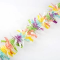 Dettaglio di ghirlanda pasquale con frange colorate e paillettes a forma di coniglio - Coniglio e Carota