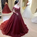 Elegante abito da sera bordeaux con spalle scoperte, maniche lunghe e applicazioni in pizzo - US size 2 (S) / Borgogna