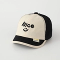 Détail de la broderie smiley et texte Nice sur la casquette enfant bicolore - 50cm (1-3 ans) / Noir/Beige Color Block
