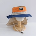 Dettaglio cappello da sole per bambini con protezione per il collo e tesa larga parasole - 50cm (1-3 anni) / Arancione Blu