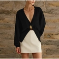 Minimalistischer schwarzer Strick-Cardigan mit V-Ausschnitt und großem goldenen Metallknopf - S / Schwarz