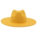 Vista detallada de un elegante sombrero fedora de fieltro de lana amarillo mostaza. - Ala Lisa 9.5cm / Amarillo