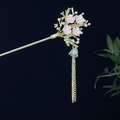 Exquisite goldene Haarnadel mit rosa Blüten, weißen Perlen und hängenden Quasten - Rosa Blume Maiglöckchen Künstliche Perle Quaste (1799)
