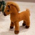 Peluche a forma di cavallo marrone con pelliccia morbida e briglie con borchie - 20cm Con Ventosa / Marrone Scuro