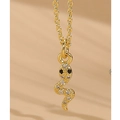 Collana girocollo con ciondolo serpente dorato decorato con zirconi e piccoli occhi neri - Ciondolo a serpente / Oro