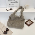 Détail du grand sac cabas en tweed taupe avec doublure blanche et design spacieux - Gris Iridescent