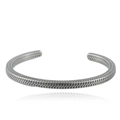 Bracciale rigido aperto minimalista in acciaio argento con trama a diamante e riflessi - Color Acciaio