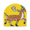Detailopname van gele gebreide muts met bruin rendier jacquardpatroon en dikke textuur - M (56-58cm) / Geel