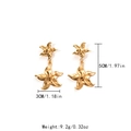 Vista detallada de pendientes estrella de mar dorados con medidas 5cm x 3cm y peso real - Pendientes colgantes de estrella de mar dorada (5 CM)