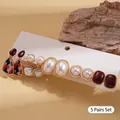 Juego de cinco pares de pendientes geométricos vintage con perlas de resina de estilo retro - Dorado Con Aguja De Plata (Juego De 5 Pares)