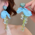 Detail of long tassel earrings with blue butterfly ribbon and handmade floral beads - 20# Blue Green Heart Bow Tassel (Ear Clip)