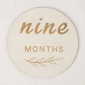 Carte d'étape en bois pour bébé de 9 mois avec gravure de branche sur lin - Neuf Mois (nine MONTHS) / Pièce Unique