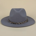 Grey wool fedora hat with leopard print band and golden buckle for women - M (56-58cm) / Gray