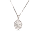 Collana d'argento minimalista con ciondolo a farfalla e cristalli su sfondo bianco - Argento