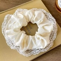 Beige bloemen kant scrunchie met gele stippen en een elegante rustieke esthetiek - #3 Gele Polka Dot Kant Haarelastiek - 12cm