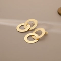 Minimalist interlocking golden metal rings earrings with brushed texture for non-pierced ears - Gold (Mosquito Coil Clip)