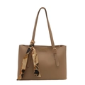 Borsa tote kaki in ecopelle con etichetta moda e sciarpa decorativa a catena - Cachi