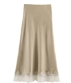 Detailopname van champagne satijnen midi-rok met delicate witte kant aan de onderkant - XS / Khaki