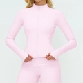Veste de yoga rose clair coupe ajustée avec manches longues, passe-pouces et fermeture éclair - Rose Sakura