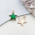 Pendentif étoile en alliage vert avec placage d'or et finition en émail - Étoile à Cinq Branches (13542)