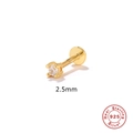 Gedetailleerde macro-opname van 2,5mm gouden S925 zilveren oorknop met heldere zirkonia - Goud-2.5mm