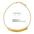 Gargantilla mínima de acero inoxidable chapado en oro 18k con tubo curvado y cadena serpiente - Gargantilla de Tubo Curvo Minimalista / Dorado