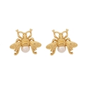 Goldene Bienen-Ohrstecker mit weißer Perle und filigranen Flügeln auf weißem Grund - Bienen Perlen Design (E565-4#)