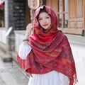 Sciarpa etnica rossa con motivi paisley e nappe, ideale per viaggi invernali e foto - 200cm / Paisley di Palazzo-Rosso
