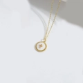 Collana chic gotica punk dorata con pendente a croce a stella e smalto bianco - Croce (XL3253-1)