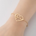 Bracciale in acciaio inossidabile dorato con ciondolo cuore ed EKG al polso femminile - Oro