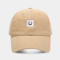 Gorra de béisbol de algodón caqui con parche de cara sonriente bordada y diseño de seis paneles - Caqui