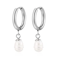 Elegante zilveren roestvrijstalen oorringen met witte zoetwaterparel hangers - Parelhanger Oorbellen Staalkleur / Zilver