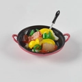 Ensemble de cuisine miniature pour maison de poupée avec poêle rouge et légumes factices - Pousses de Soja